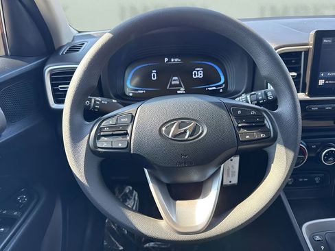 Used 2025 Hyundai Venue SE image 12