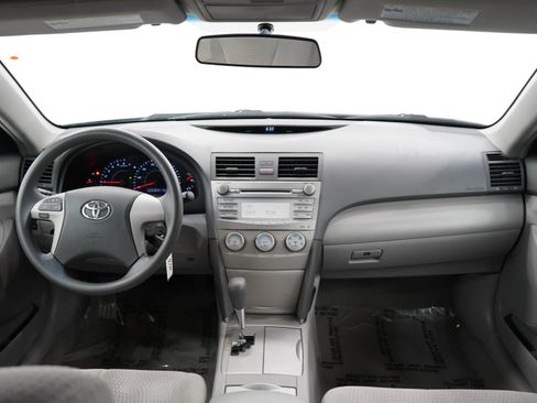 Used 2011 Toyota Camry LE FWD image 13