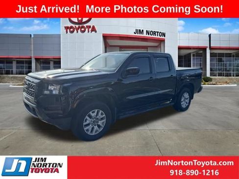 Used 2023 Nissan Frontier SV w/ Tow Package AWD/4WD image 2