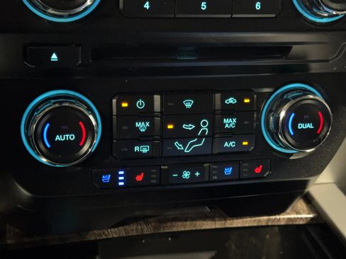 Used 2018 Ford F250 Lariat w/ Lariat Value Package image 39