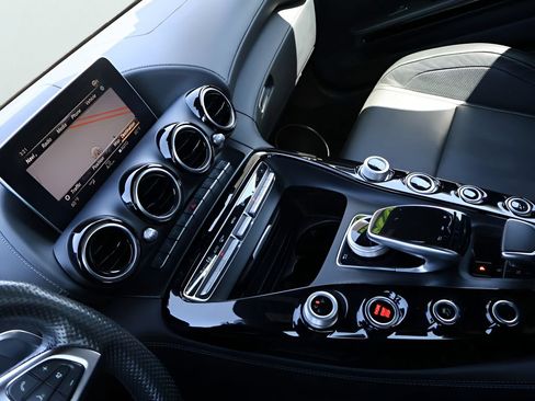 Used 2019 Mercedes-Benz AMG GT Roadster image 21