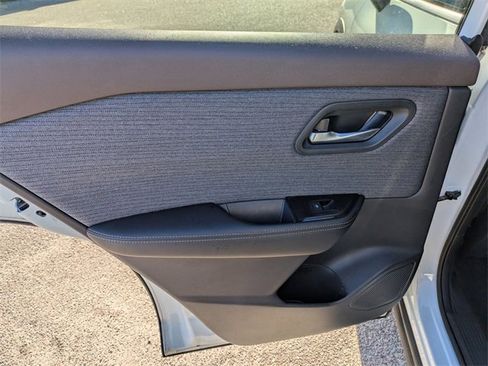 Used 2023 Nissan Rogue SV image 24