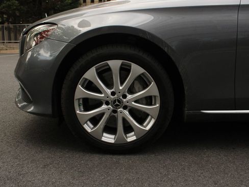 Used 2018 Mercedes-Benz E 400 4MATIC Wagon w/ Premium 3 Package image 11