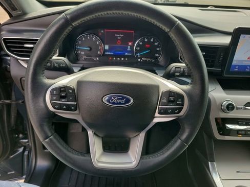 Used 2023 Ford Explorer XLT w/ Equipment Group 202A AWD/4WD image 17