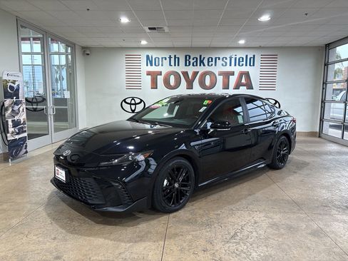 Used 2025 Toyota Camry LE image 1