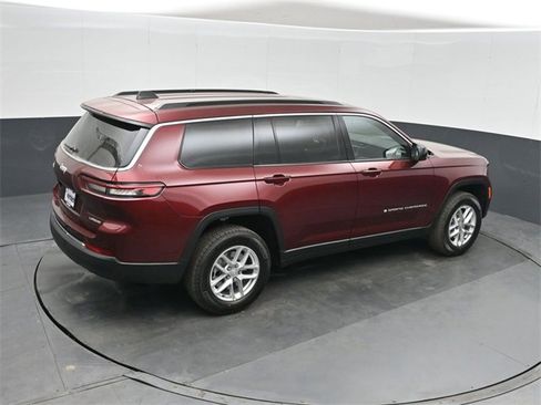 New 2025 Jeep Grand Cherokee L Laredo image 32