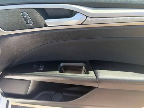 Used 2020 Ford Fusion SE FWD image 41