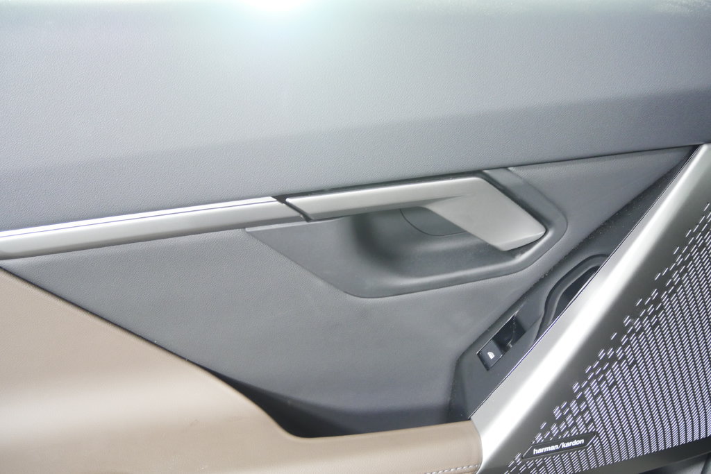 Certified 2026 BMW i5 eDrive40 AWD/4WD image 14