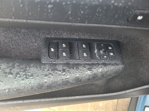 Used 2024 Volvo XC40 B5 Core image 18