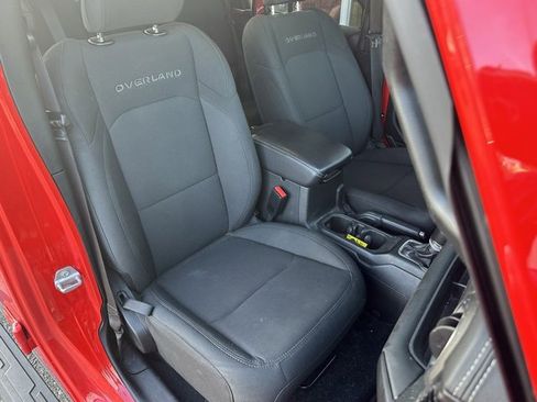 Used 2023 Jeep Gladiator Overland image 11