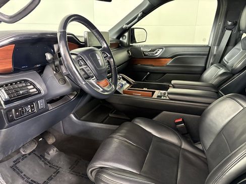 Used 2023 Lincoln Navigator Reserve image 22