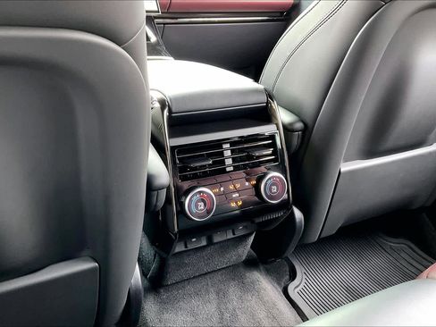 Used 2024 Land Rover Range Rover Sport Dynamic SE image 37