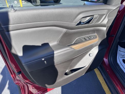 Used 2023 GMC Acadia SLE w/ Driver Convenience Package image 15