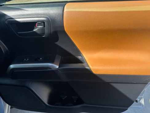 Used 2019 Toyota Tacoma SR5 AWD/4WD image 27
