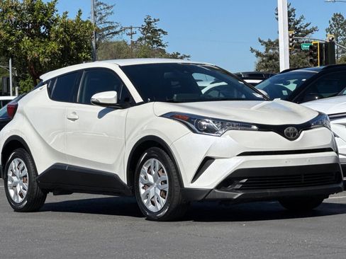 Used 2019 Toyota C-HR LE image 2