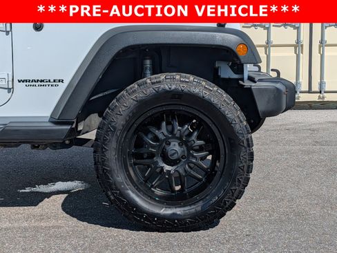 Used 2017 Jeep Wrangler Unlimited Rubicon w/ Connectivity Group image 11