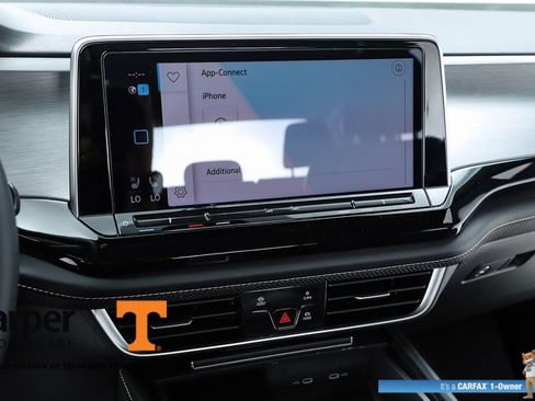 Used 2024 Volkswagen Atlas Cross Sport SE FWD image 61