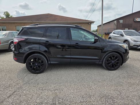 Used 2017 Ford Escape SE w/ Equipment Group 201A FWD image 4