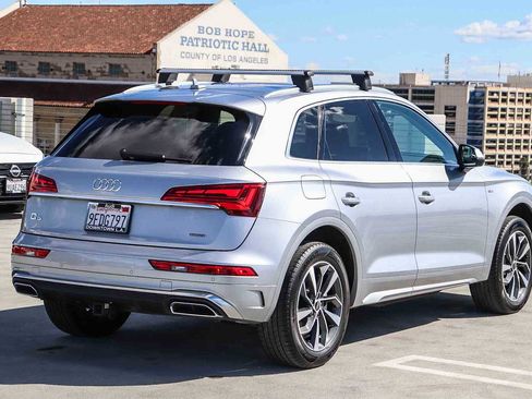 Used 2023 Audi Q5 2.0T Premium w/ Convenience Package image 4