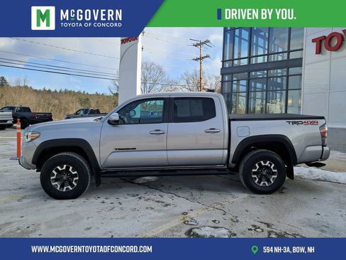 Used 2021 Toyota Tacoma TRD Off-Road w/ Technology Package image 2
