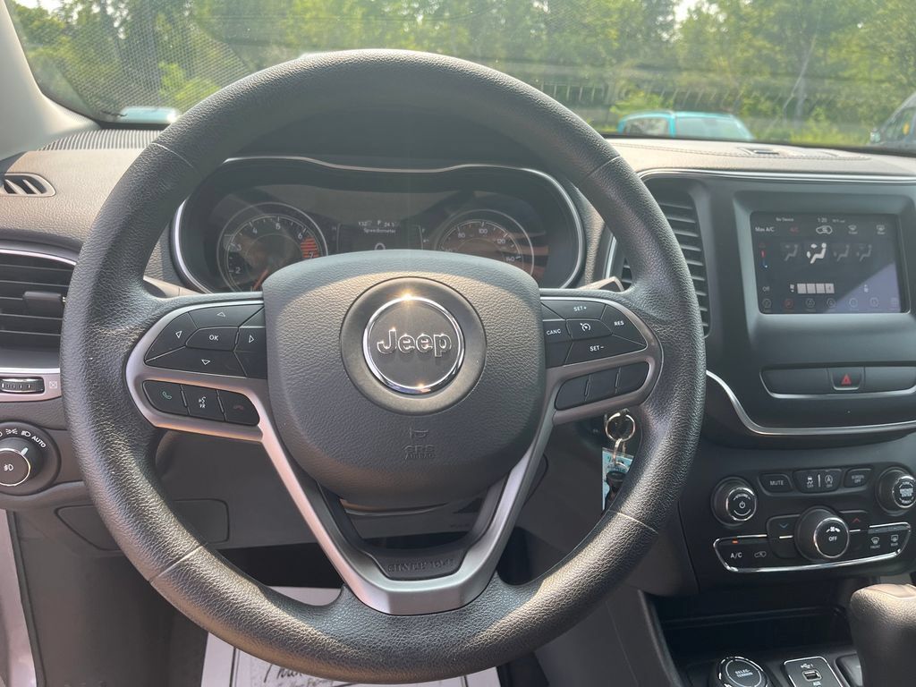 Used 2019 Jeep Cherokee Latitude w/ Popular Appearance Group AWD/4WD image 13