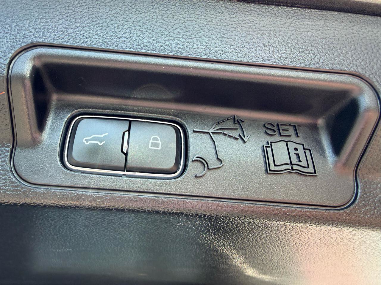 Used 2020 Ford Explorer Limited RWD image 19