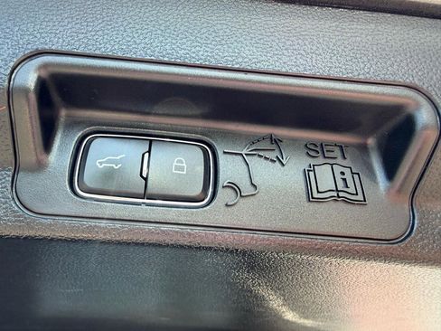 Used 2020 Ford Explorer Limited image 19