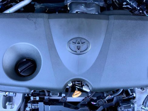 Used 2025 Toyota RAV4 XLE FWD image 60
