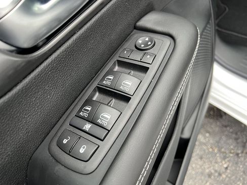 New 2026 Chrysler Pacifica Select AWD/4WD image 16