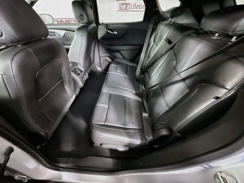 Used 2019 Chevrolet Blazer LT w/ Sound & Technology Package FWD image 28