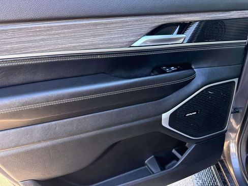 Used 2024 Jeep Wagoneer L Series II w/ Flexible Seating Group image 7