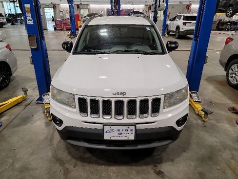 Used 2011 Jeep Compass Latitude AWD/4WD image 2