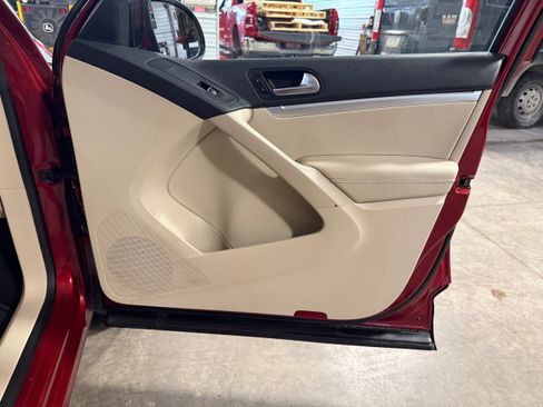 Used 2013 Volkswagen Tiguan SEL image 7