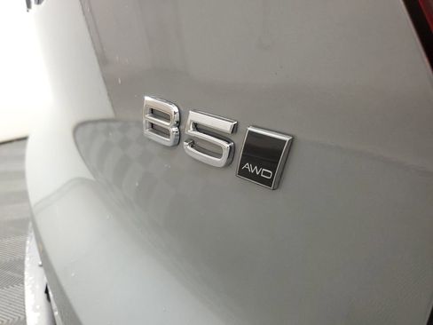 Certified 2025 Volvo XC40 B5 Core image 9
