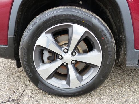 Used 2019 Jeep Cherokee Limited AWD/4WD image 13