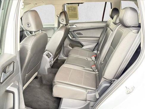 Used 2018 Volkswagen Tiguan SE FWD image 11