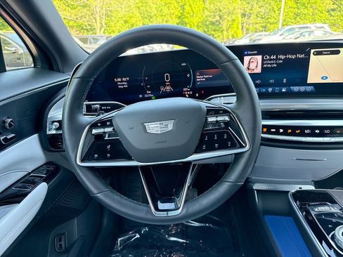 Used 2024 Cadillac Lyriq Luxury AWD/4WD image 11