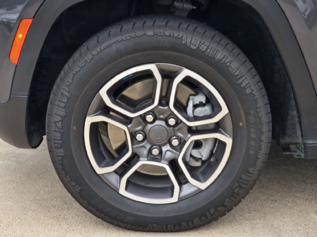 Certified 2022 Jeep Grand Cherokee Trailhawk AWD/4WD image 10