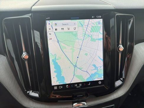 Certified 2025 Volvo XC60 B5 Plus image 20