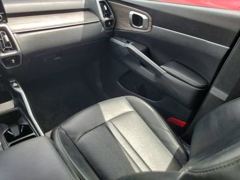 Certified 2022 Kia Sorento EX w/ Panoramic Sunroof Package FWD image 9