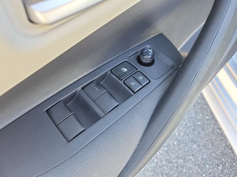 Used 2020 Toyota Corolla LE image 18