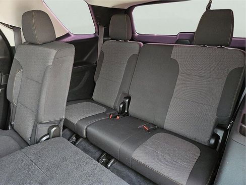 Used 2021 Chevrolet Traverse LS image 11