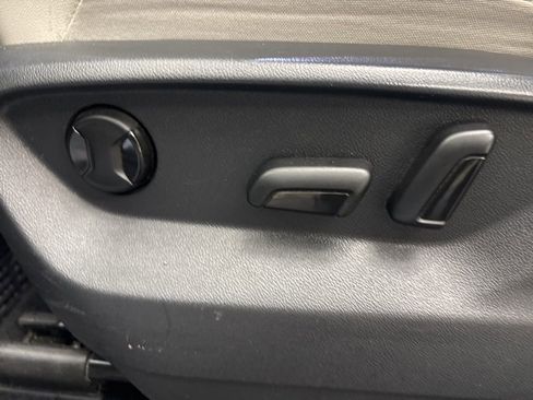 Used 2020 Volkswagen Tiguan SE image 17