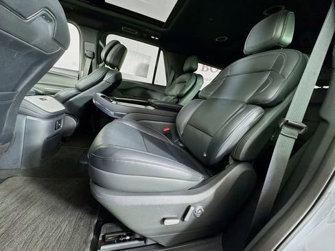 New 2025 Lincoln Navigator Reserve w/ Jet Appearance Package AWD/4WD image 26
