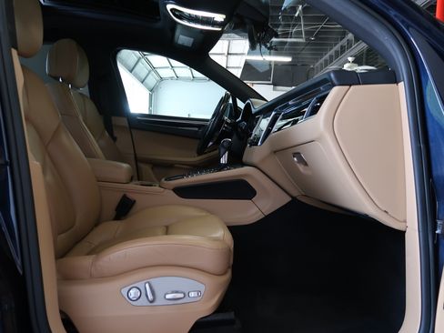 Used 2018 Porsche Macan AWD/4WD image 30