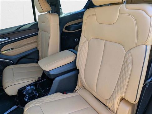 New 2025 Jeep Grand Cherokee L Summit w/ Obsidian Package image 15