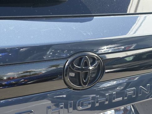 Used 2025 Toyota Grand Highlander FWD image 6