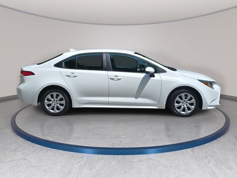 Used 2024 Toyota Corolla LE FWD image 4