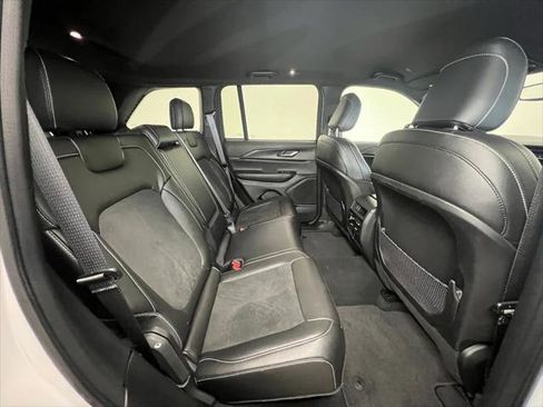 Certified 2024 Jeep Grand Cherokee Altitude image 8