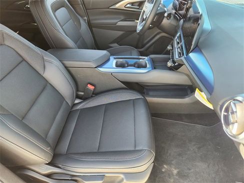 New 2025 Chevrolet Equinox EV LT image 12